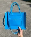 BOLSO DE MANO AZULADO